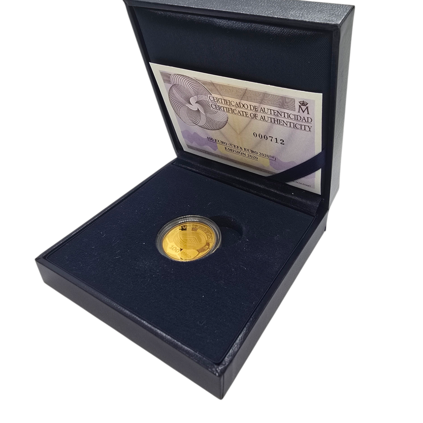 Estuche con moneda conmemorativa 100 euro, UEFA EURO 2020 en oro de 999 milésimas.