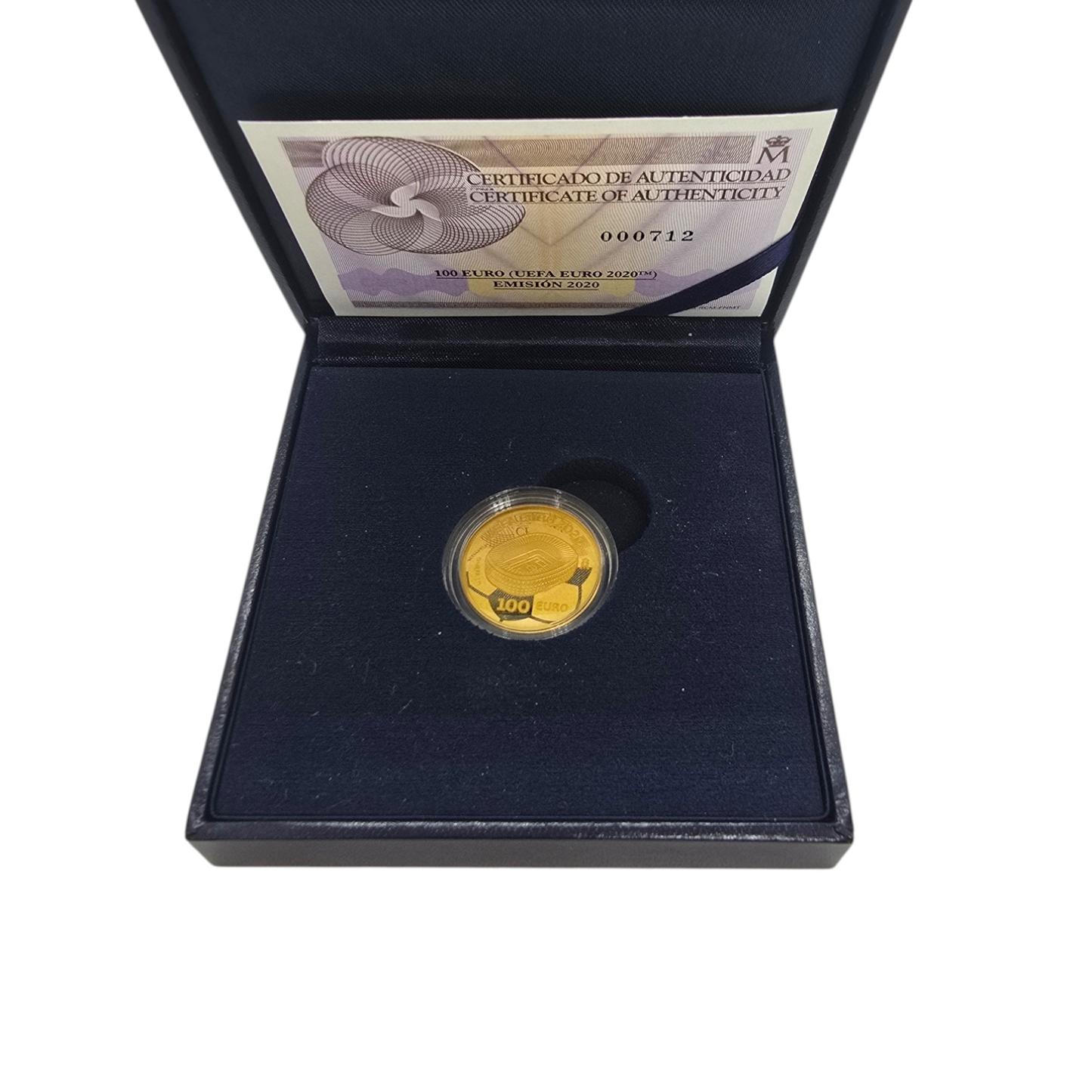 Estuche con moneda conmemorativa 100 euro, UEFA EURO 2020 en oro de 999 milésimas.