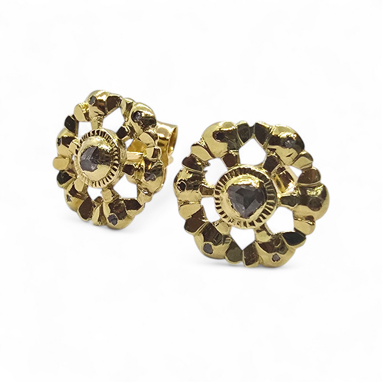 Pendientes charros en oro de 18k y diamantes naturales.