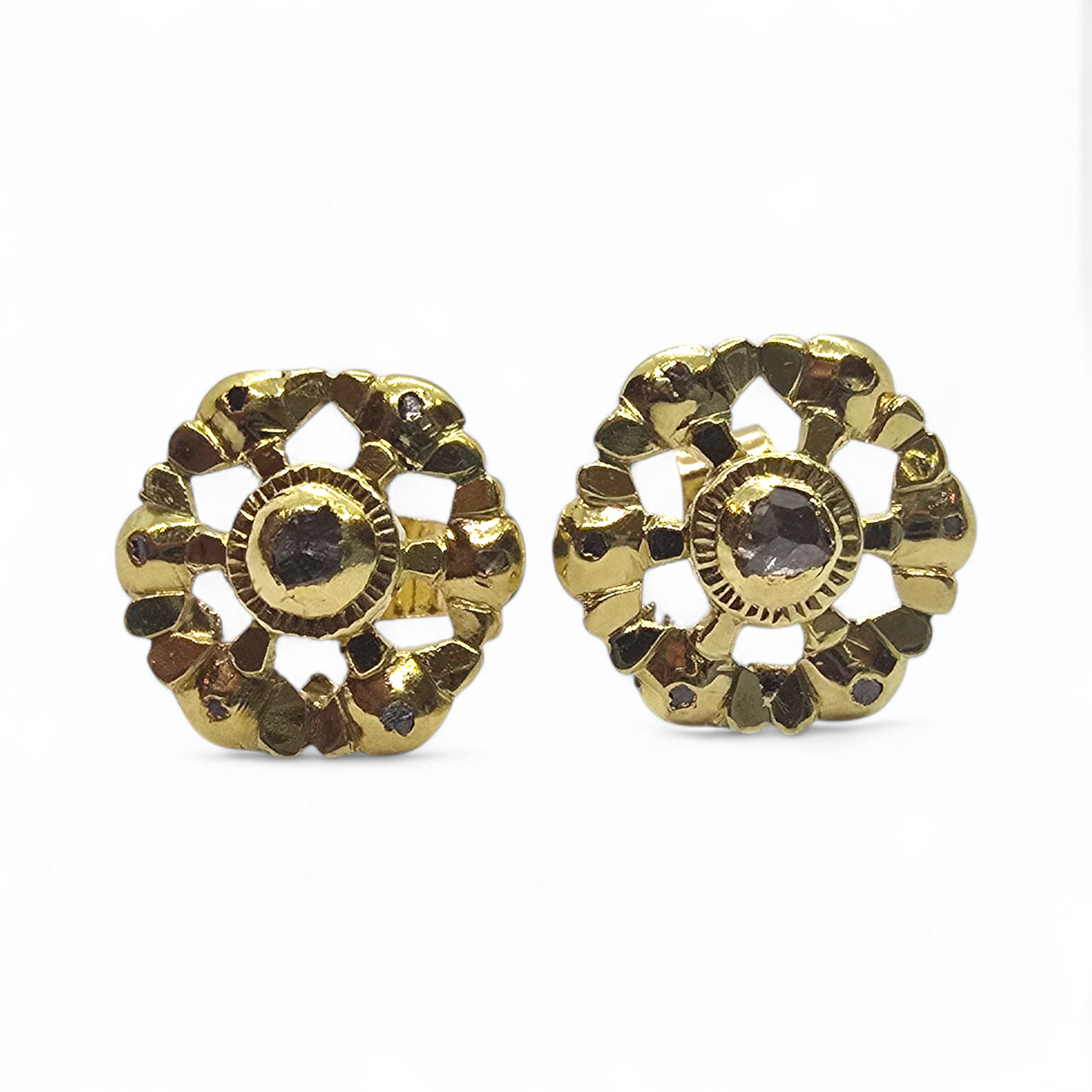 Pendientes charros en oro de 18k y diamantes naturales.