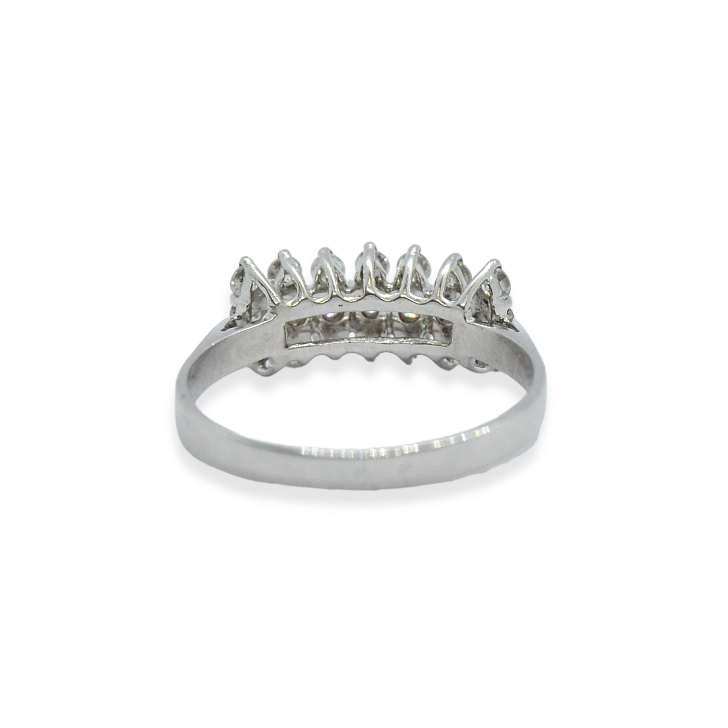 Sortija oro blanco 18k y diamantes.