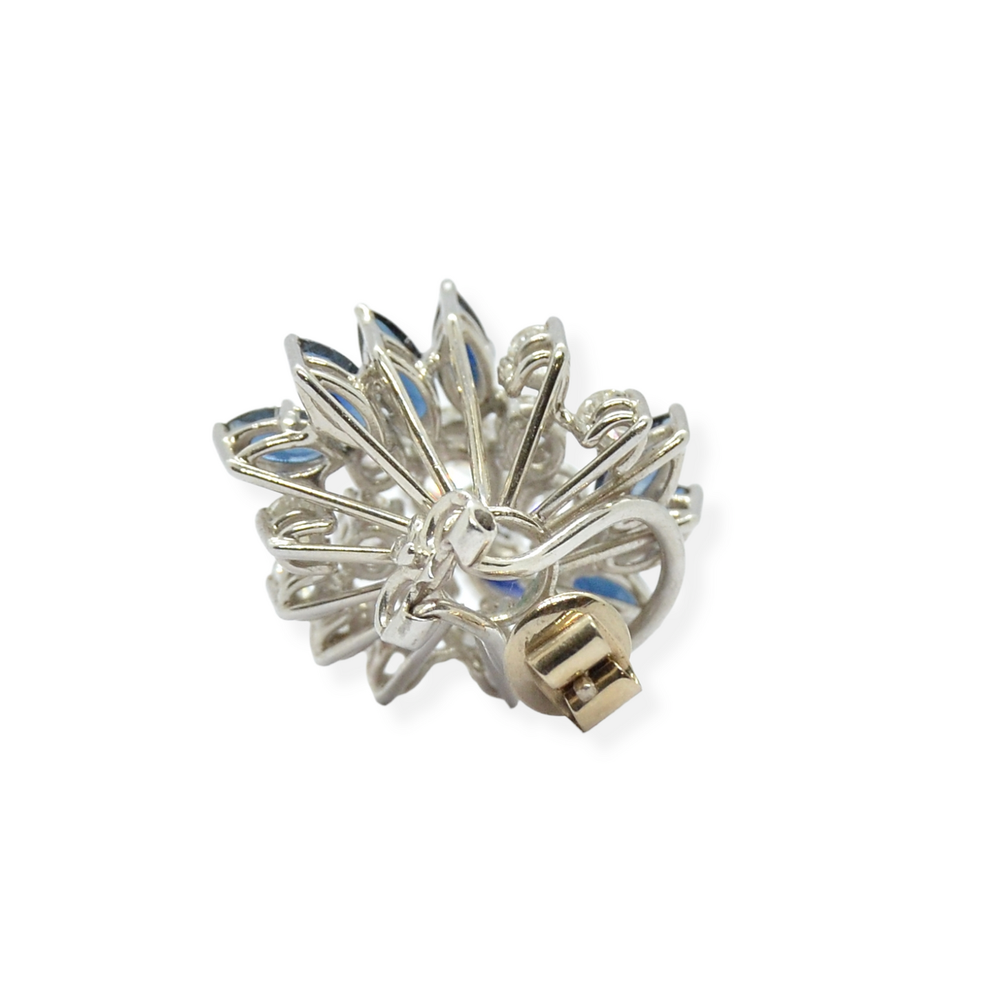 Juego de sortija y pendientes en oro blanco 18k, zafiros y diamantes.