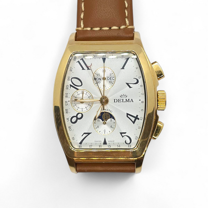 Reloj Delma Klondike Tonneau Cronógrafo Suizo con Fase Lunar Edición Limitada en Oro de 18 Kt