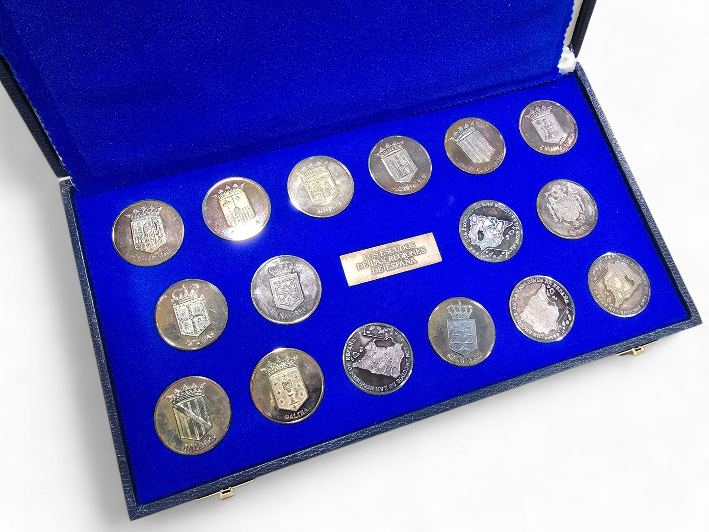 Colección Exclusiva: 16 Monedas de Plata Pura 999 de los Escudos de las Regiones de España