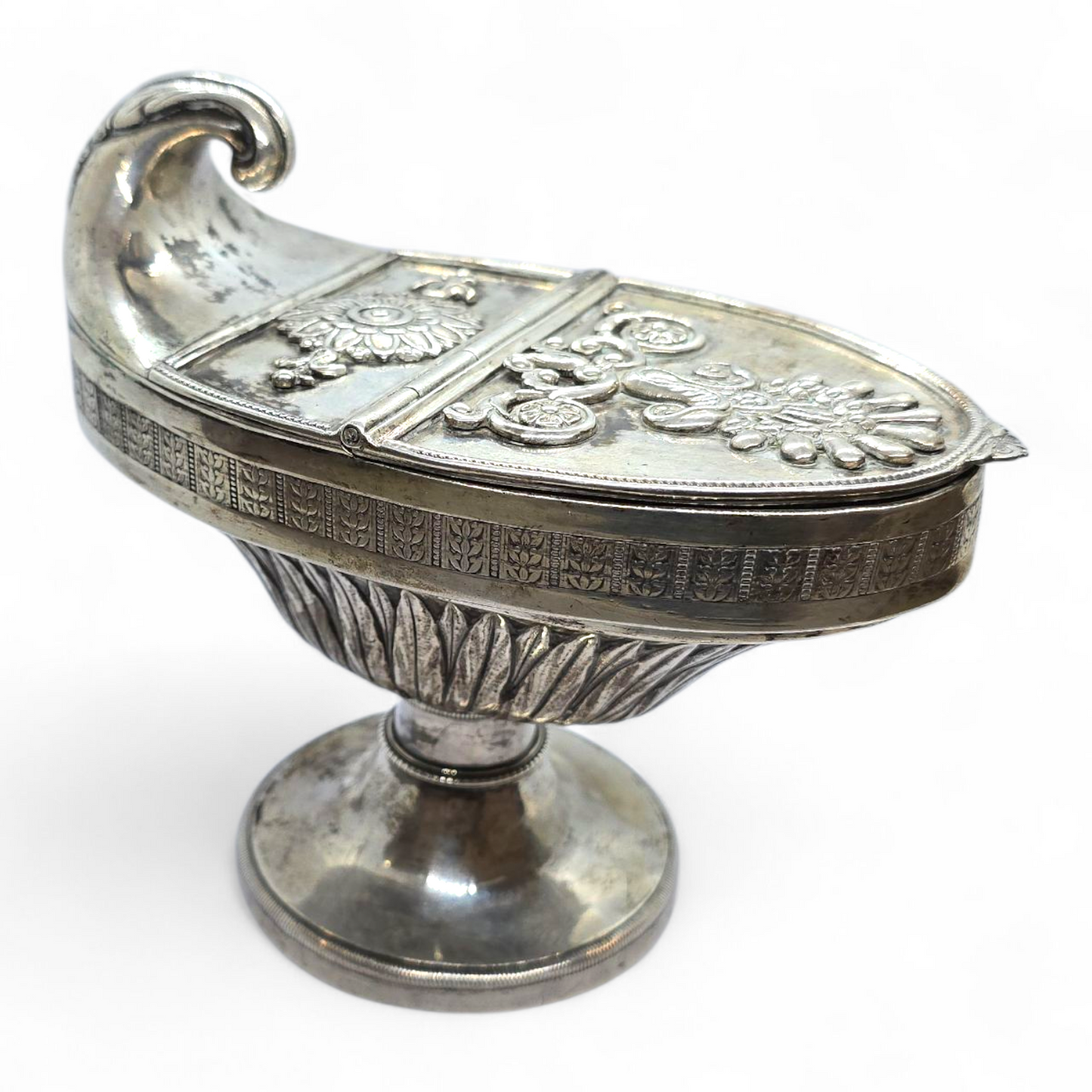 ANTIGUA NAVETA DE PLATA DEL SIGLO XIX FABRICADA EN SEVILLA