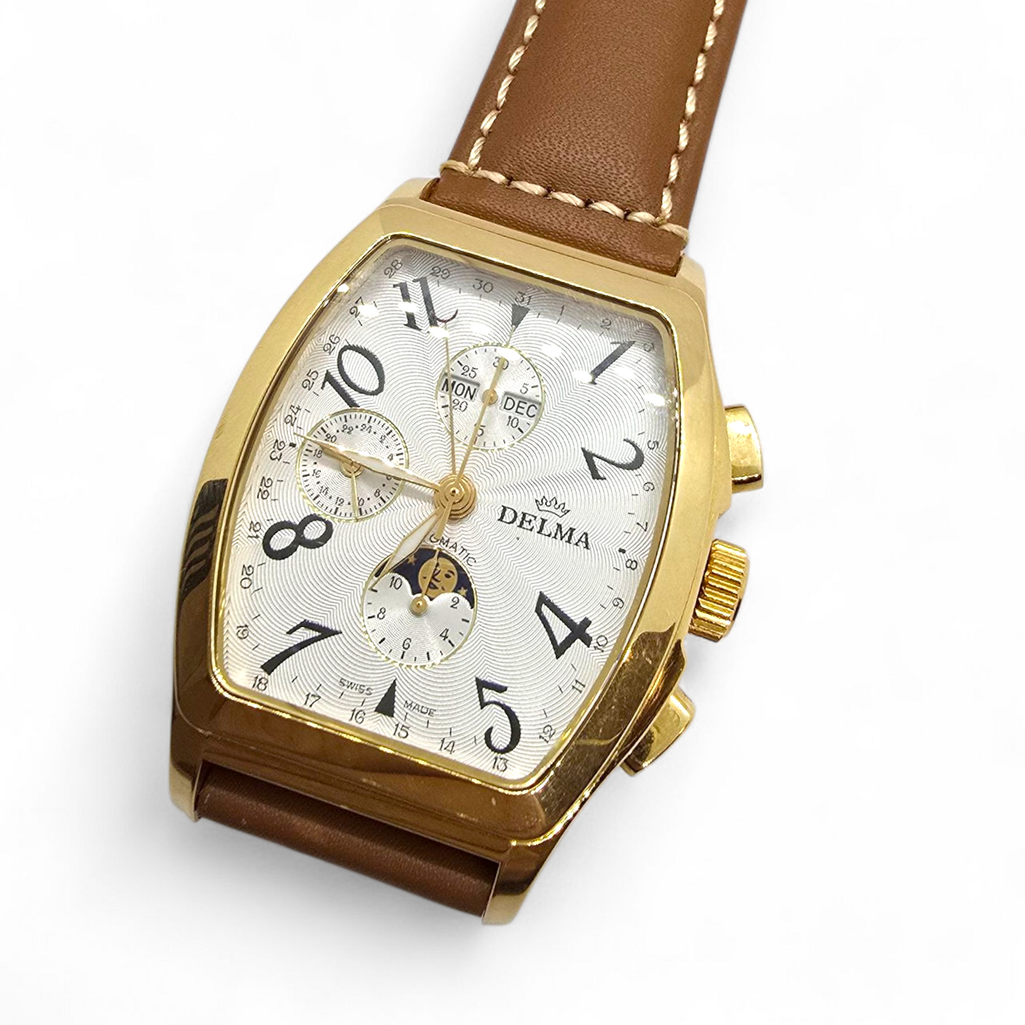 Reloj Delma Klondike Tonneau Cronógrafo Suizo con Fase Lunar Edición Limitada en Oro de 18 Kt