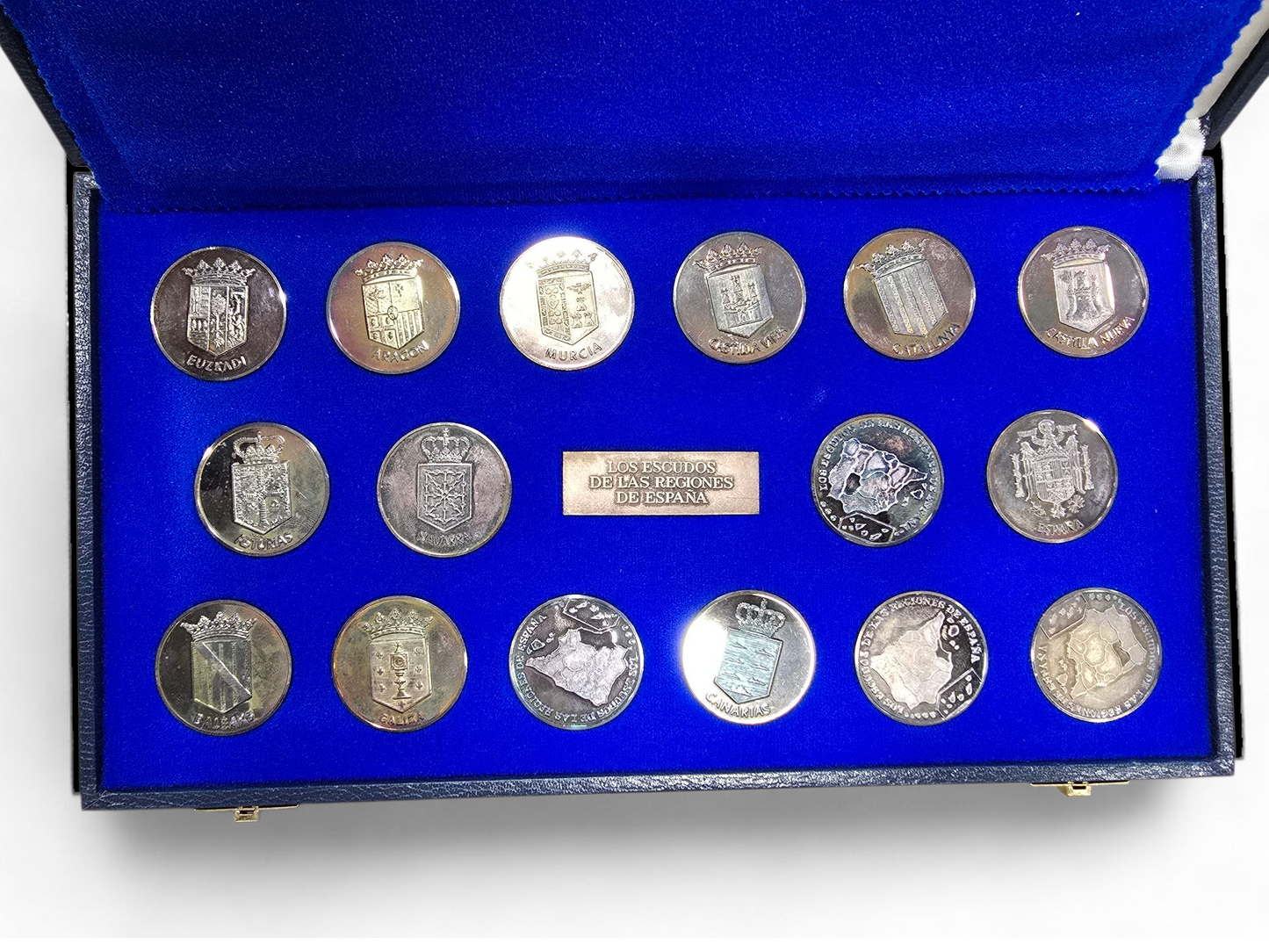Colección Exclusiva: 16 Monedas de Plata Pura 999 de los Escudos de las Regiones de España