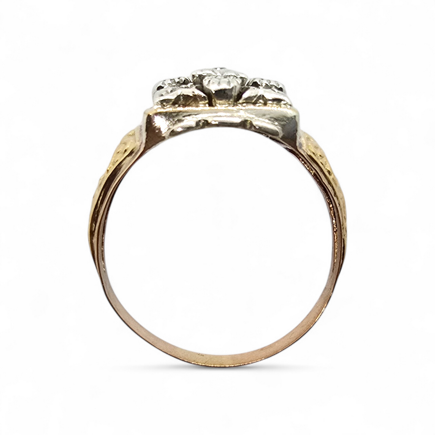 Sortija bicolor en oro de 18k, plata y diamantes.