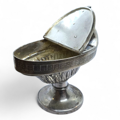 ANTIGUA NAVETA DE PLATA DEL SIGLO XIX FABRICADA EN SEVILLA