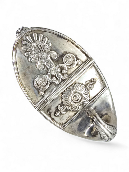 ANTIGUA NAVETA DE PLATA DEL SIGLO XIX FABRICADA EN SEVILLA