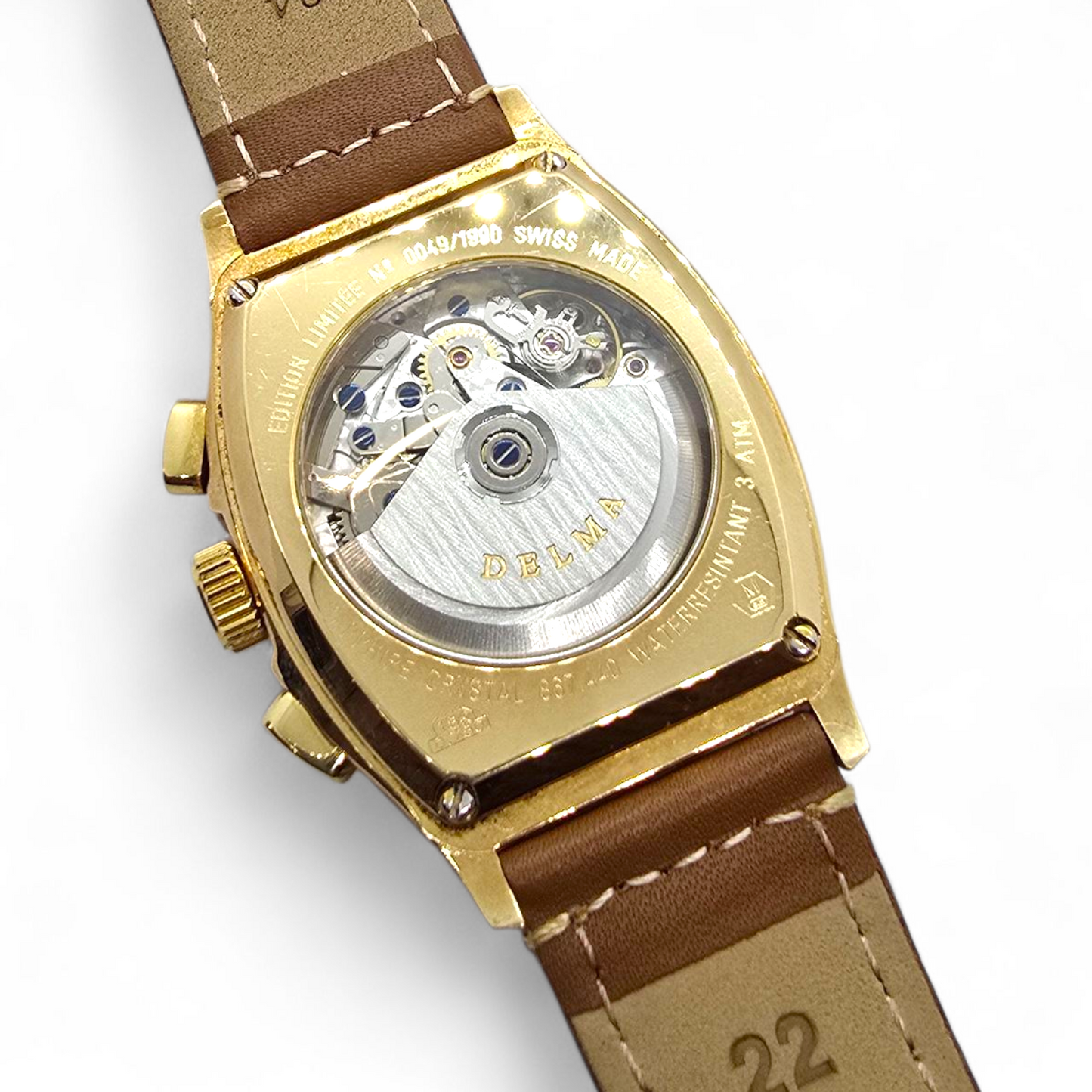 Reloj Delma Klondike Tonneau Cronógrafo Suizo con Fase Lunar Edición Limitada en Oro de 18 Kt