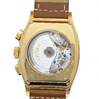 Reloj Delma Klondike Tonneau Cronógrafo Suizo con Fase Lunar Edición Limitada en Oro de 18 Kt