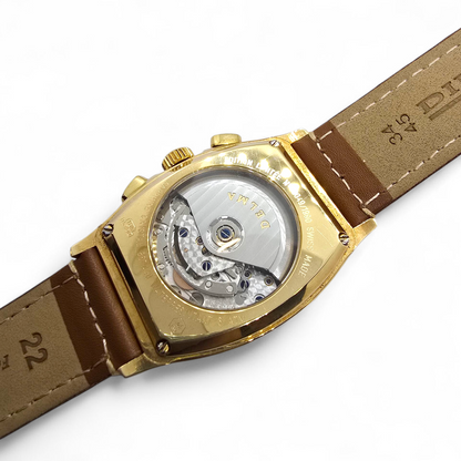 Reloj Delma Klondike Tonneau Cronógrafo Suizo con Fase Lunar Edición Limitada en Oro de 18 Kt