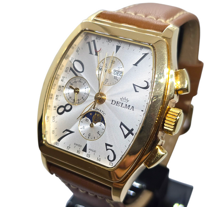 Reloj Delma Klondike Tonneau Cronógrafo Suizo con Fase Lunar Edición Limitada en Oro de 18 Kt
