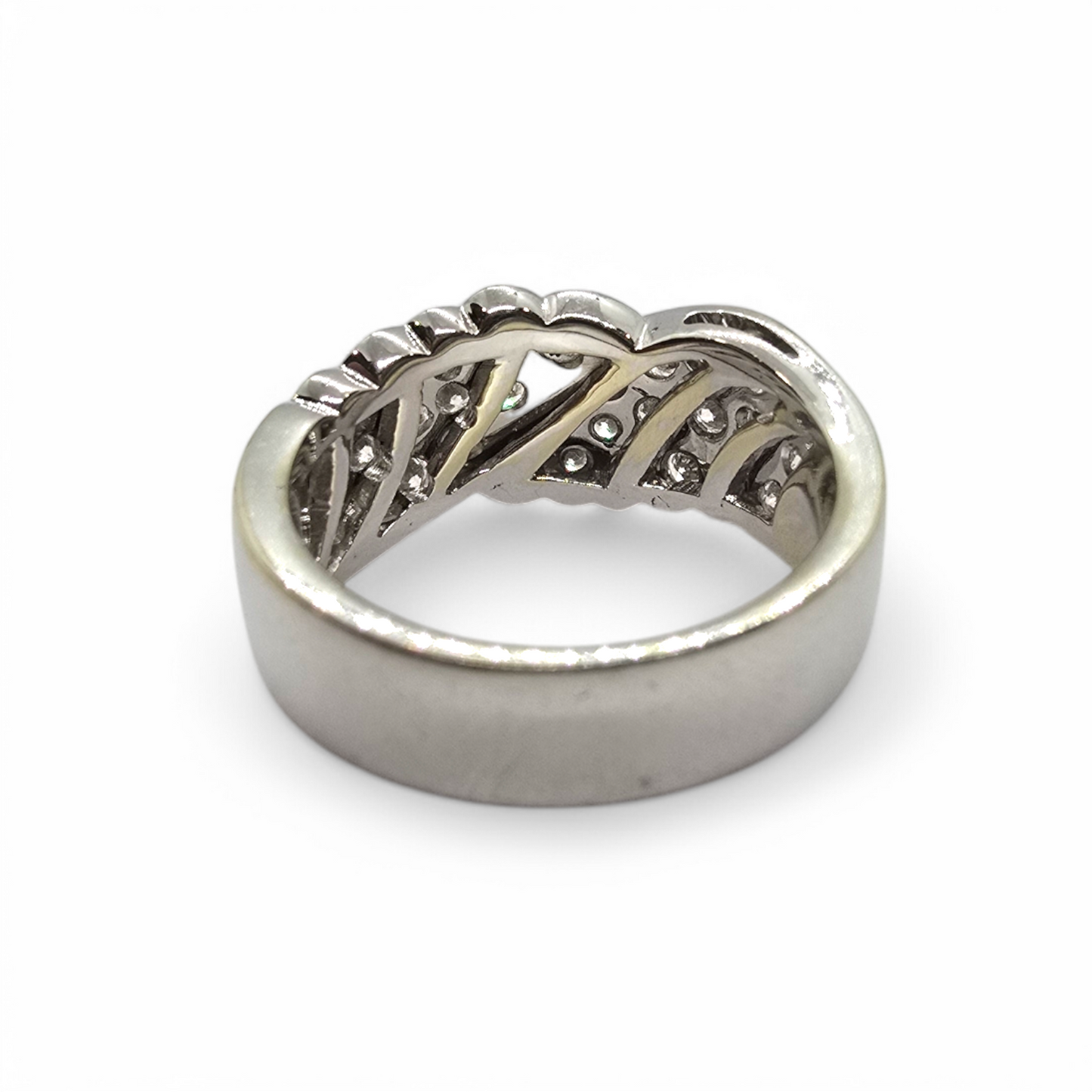 Sortija de Oro Blanco 18K con 17 Diamantes Naturales