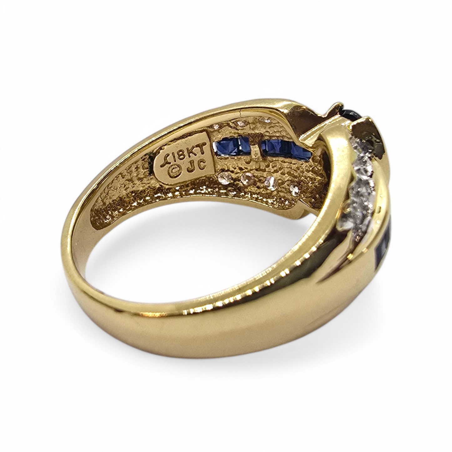 Sortija de Oro Amarillo 18K con Zafiro Oval, Zafiros Cuadrados y Diamantes