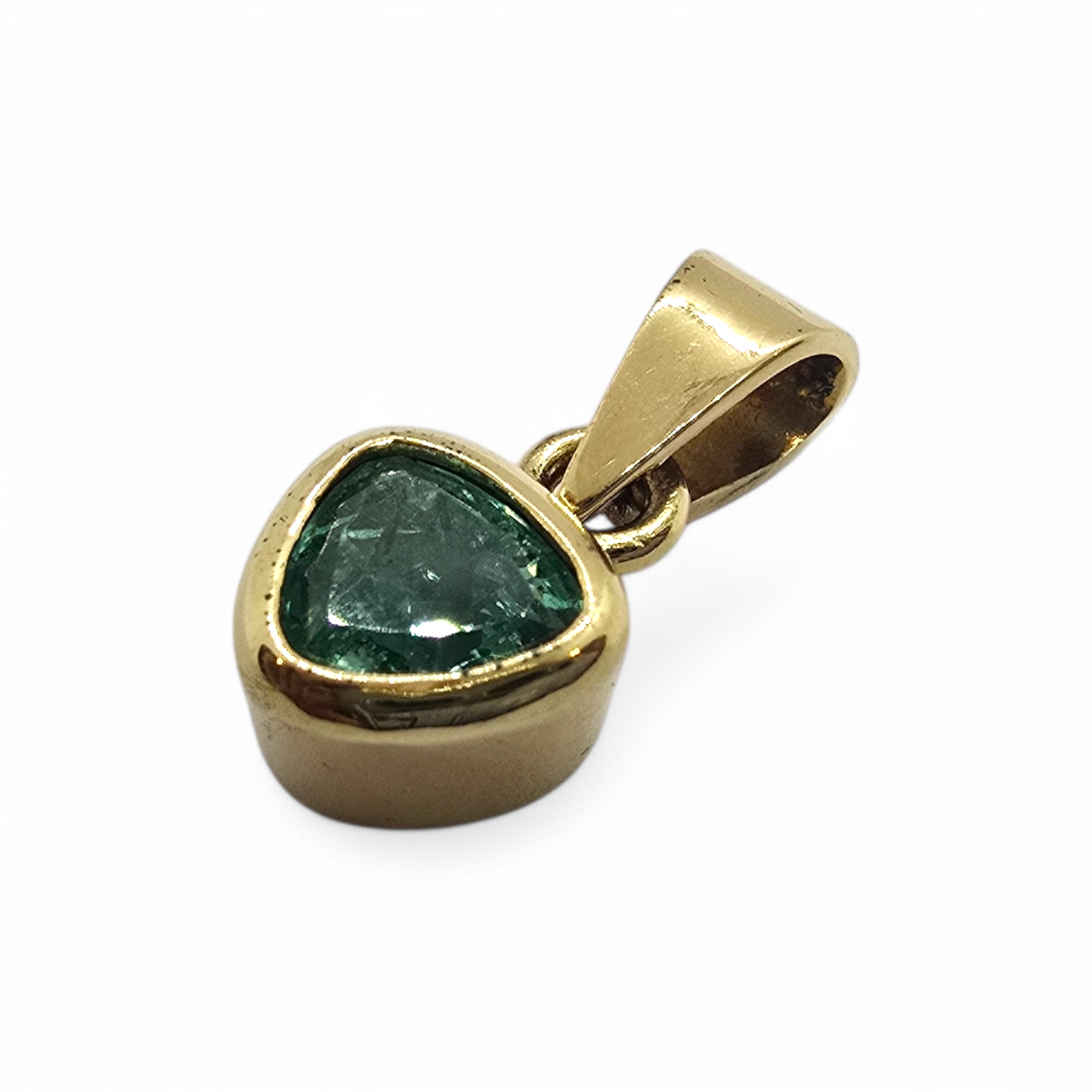 Colgante oro amarillo 18K y esmeralda.