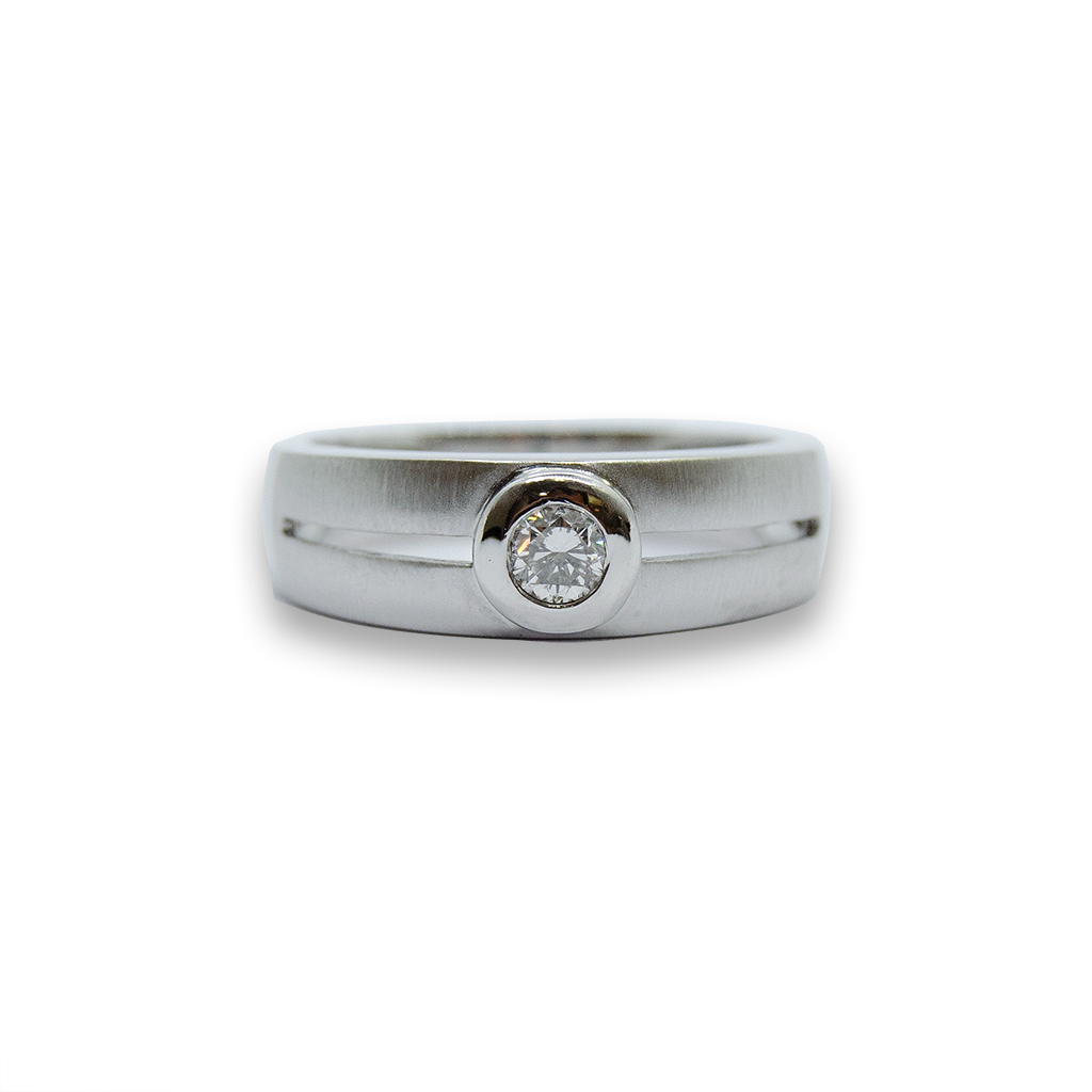 Anillo de oro blanco de 18k en dos tonos y diamante