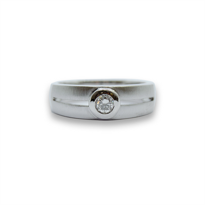 Anillo de oro blanco de 18k en dos tonos y diamante