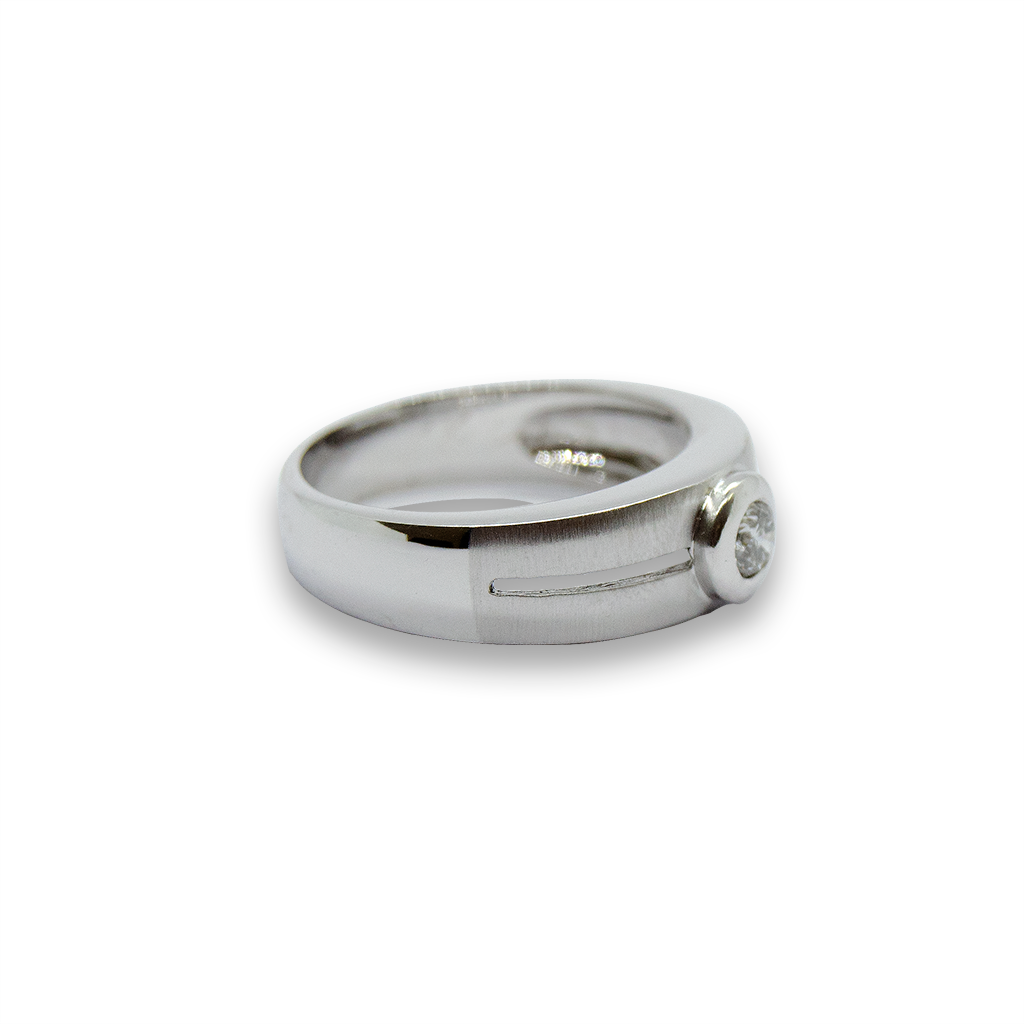 Anillo de oro blanco de 18k en dos tonos y diamante