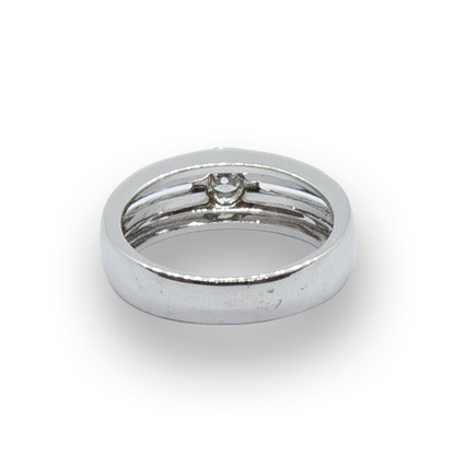 Anillo de oro blanco de 18k en dos tonos y diamante
