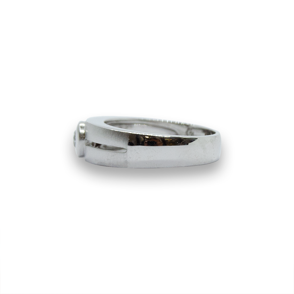 Anillo de oro blanco de 18k en dos tonos y diamante