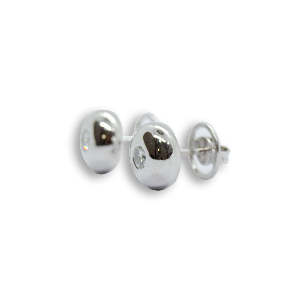 Pendientes en oro blanco de 18 quilates y diamantes.