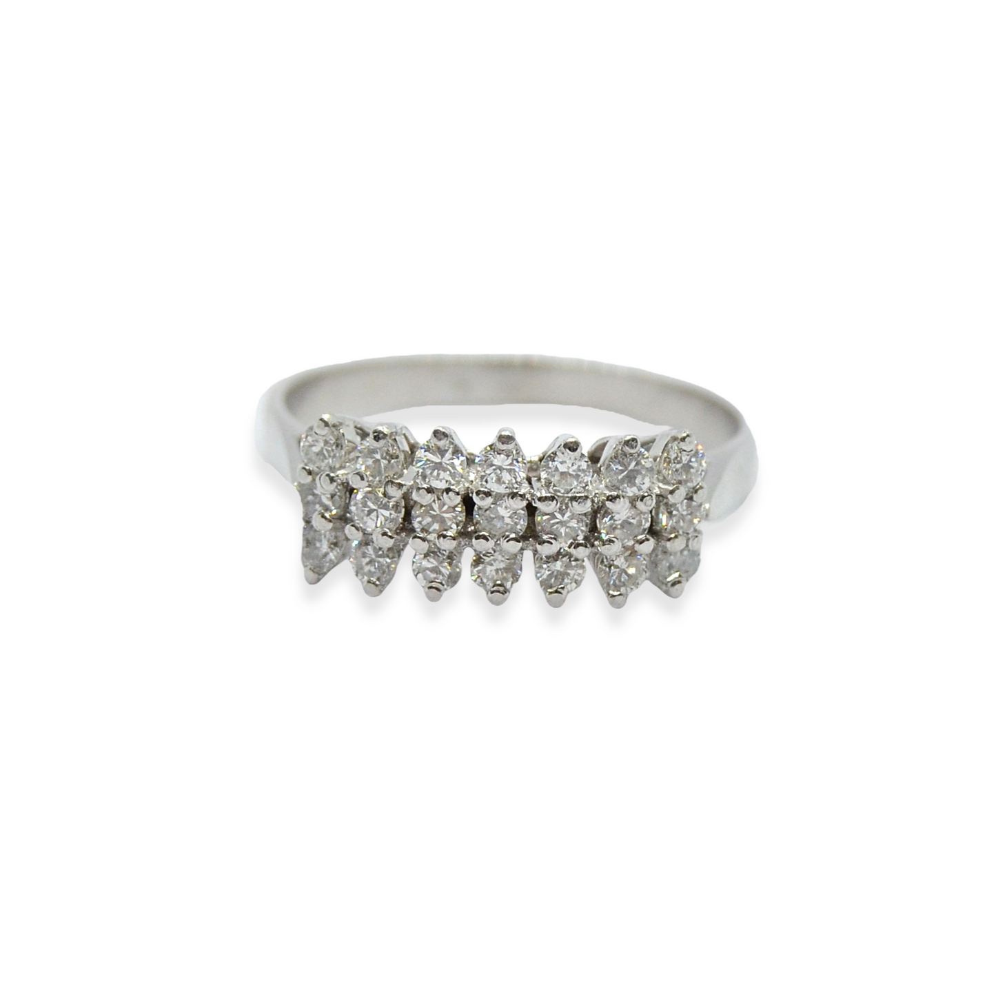 Sortija oro blanco 18k y diamantes.