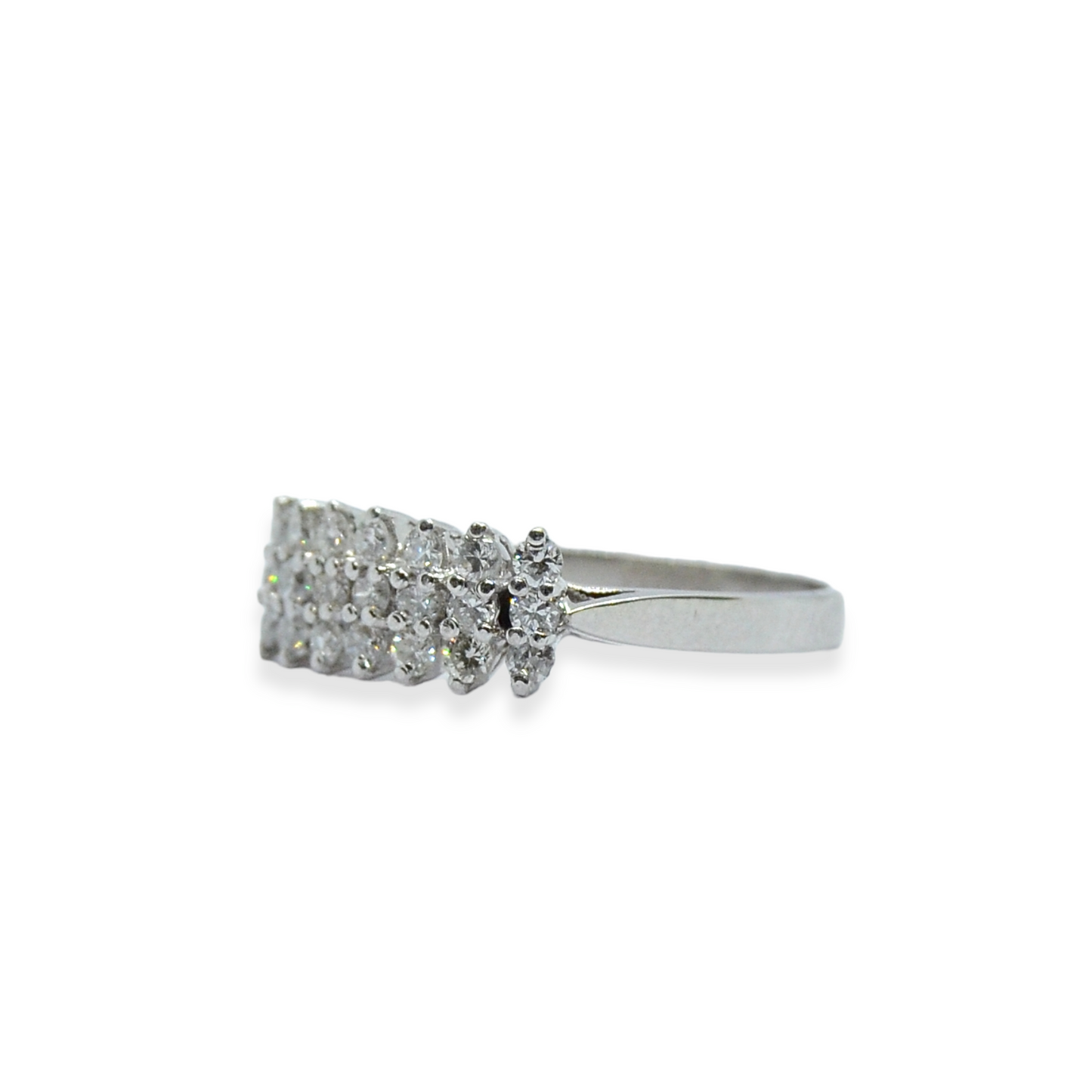 Sortija oro blanco 18k y diamantes.