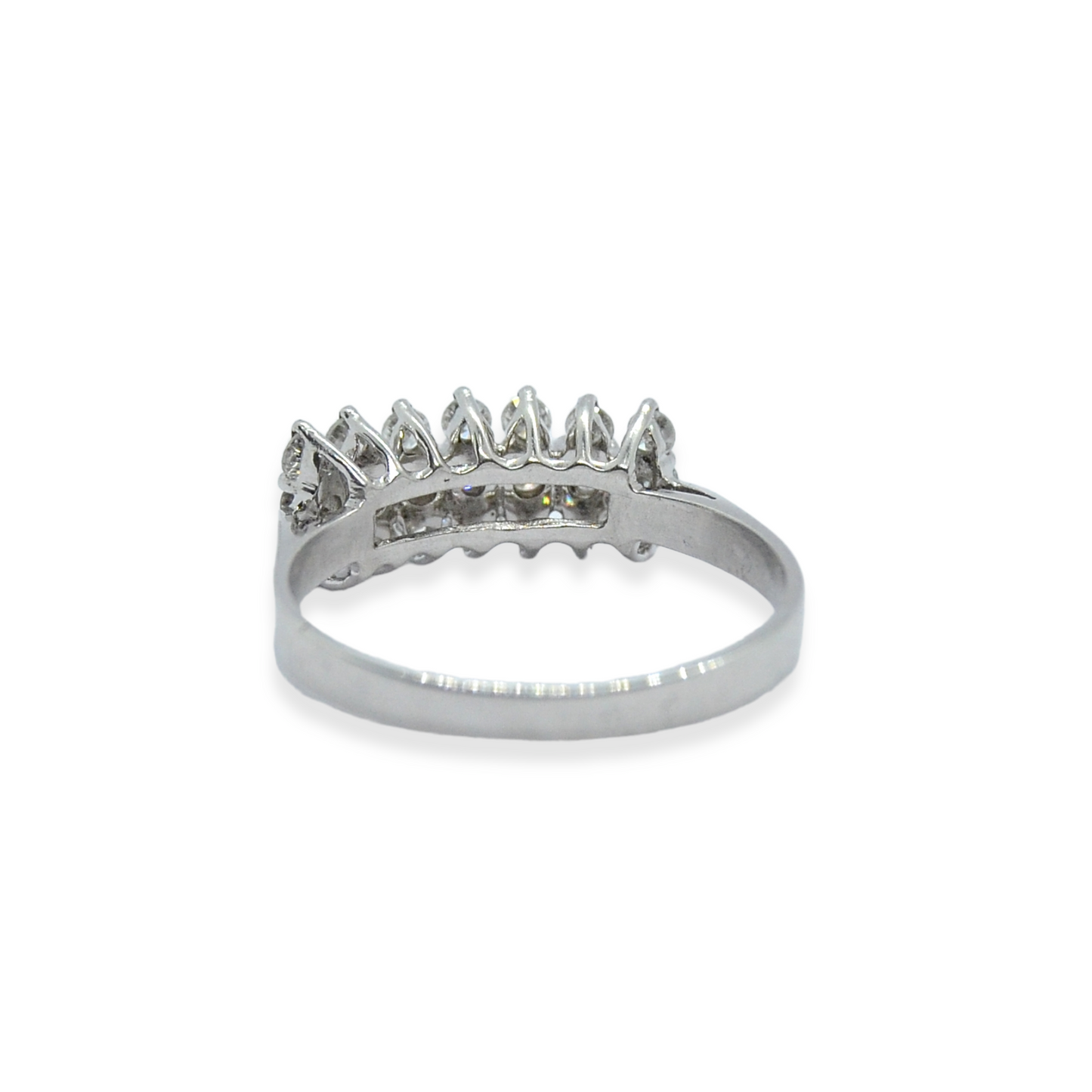 Sortija oro blanco 18k y diamantes.