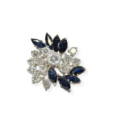 Juego de sortija y pendientes en oro blanco 18k, zafiros y diamantes.