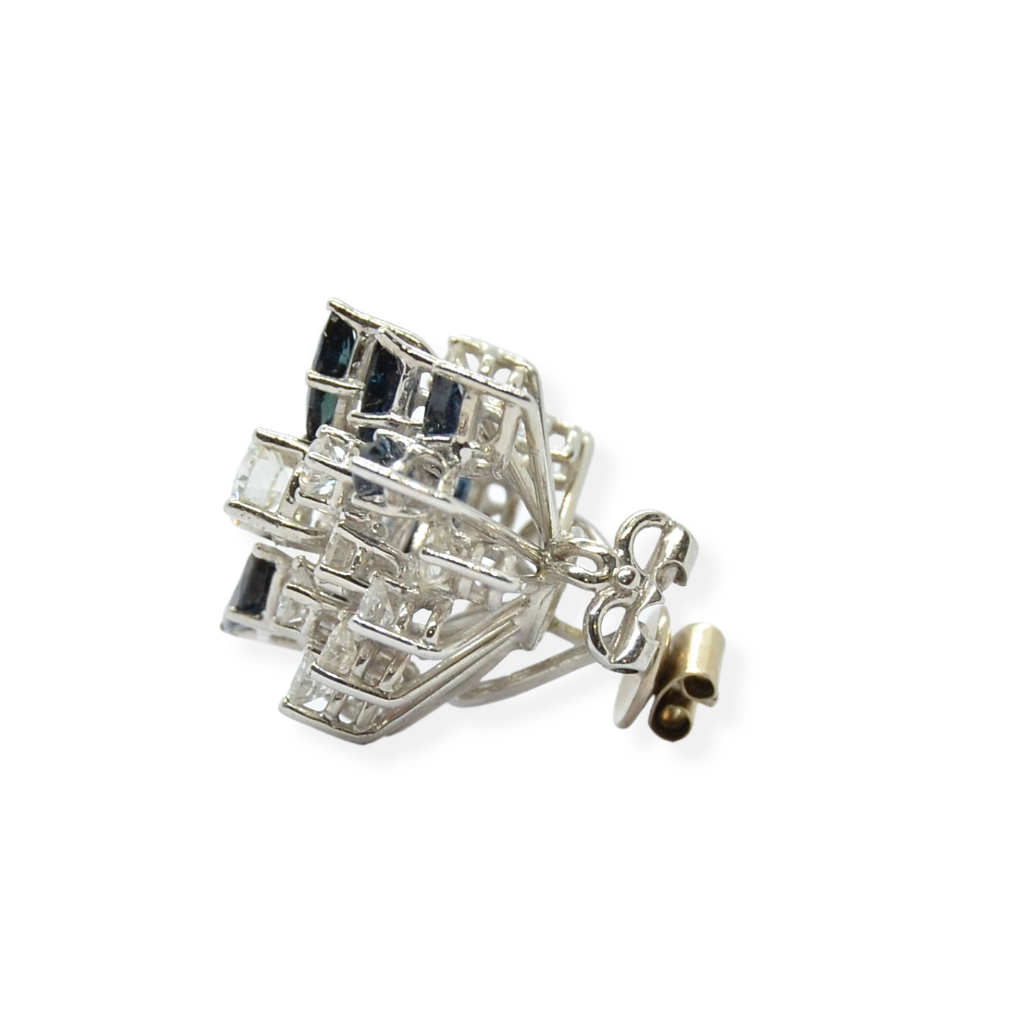 Juego de sortija y pendientes en oro blanco 18k, zafiros y diamantes.