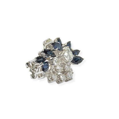 Juego de sortija y pendientes en oro blanco 18k, zafiros y diamantes.