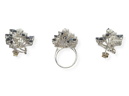 Juego de sortija y pendientes en oro blanco 18k, zafiros y diamantes.