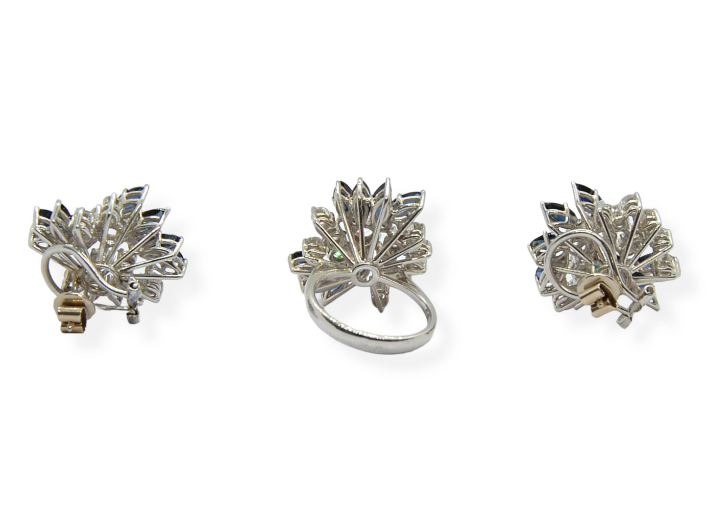 Juego de sortija y pendientes en oro blanco 18k, zafiros y diamantes.